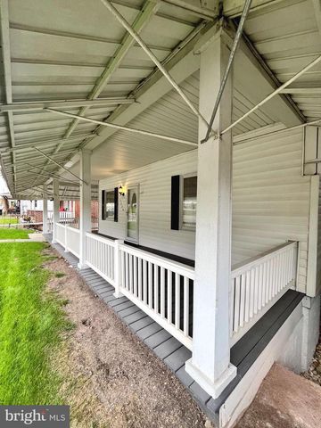 1528 E GRAND AVE, Tower City, PA 17980