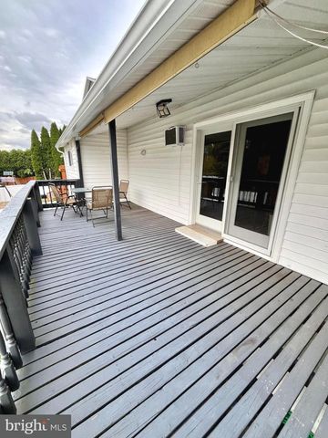 1528 E GRAND AVE, Tower City, PA 17980