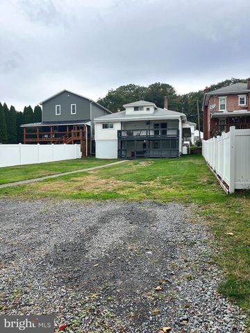 1528 E GRAND AVE, Tower City, PA 17980