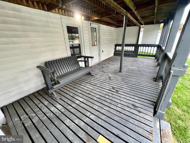 1528 E GRAND AVE, Tower City, PA 17980