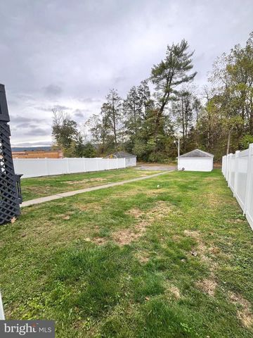 1528 E GRAND AVE, Tower City, PA 17980