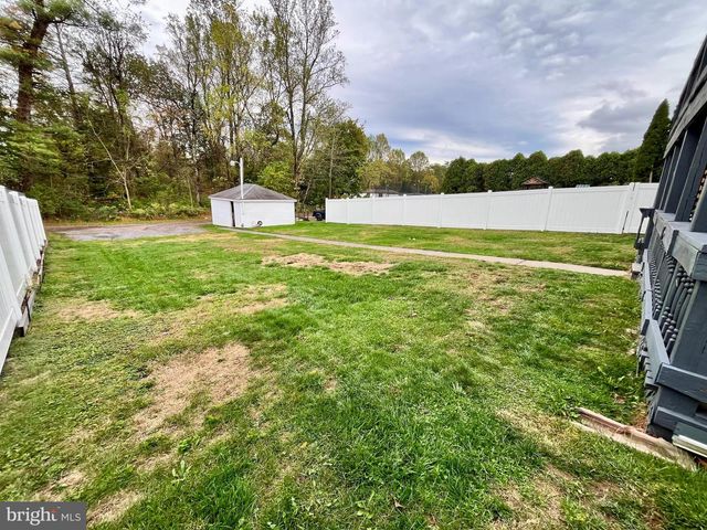 1528 E GRAND AVE, Tower City, PA 17980