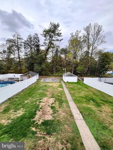 1528 E GRAND AVE, Tower City, PA 17980