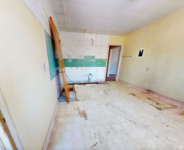 9096 S 260 E, Sandy, UT 84070