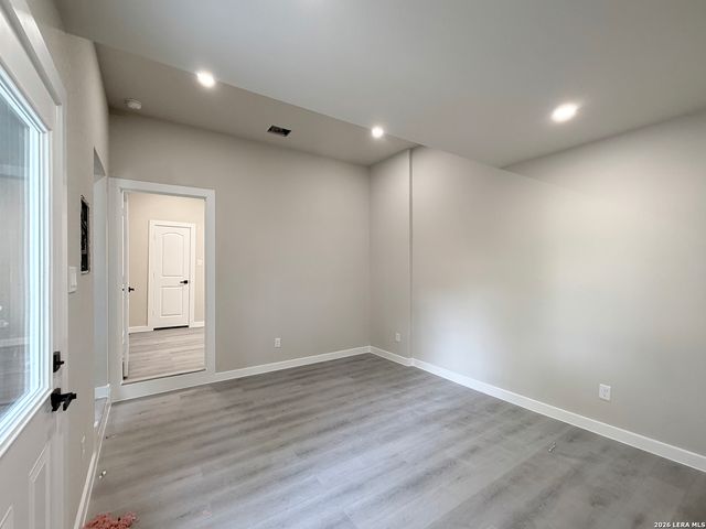 1719 W Houston, San Antonio, TX 78207
