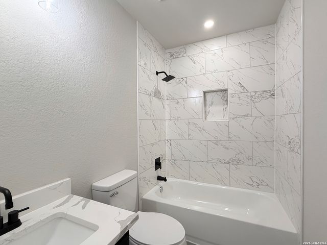 1719 W Houston, San Antonio, TX 78207