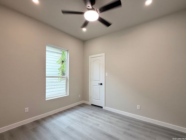 1719 W Houston, San Antonio, TX 78207