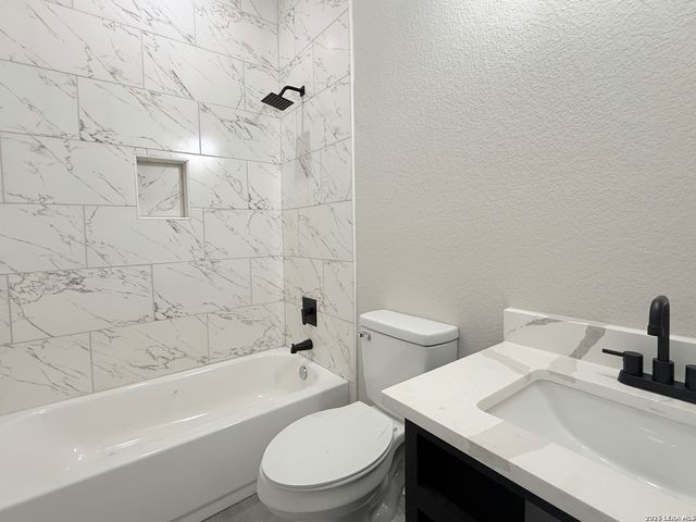 1719 W Houston, San Antonio, TX 78207