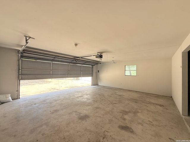1719 W Houston, San Antonio, TX 78207