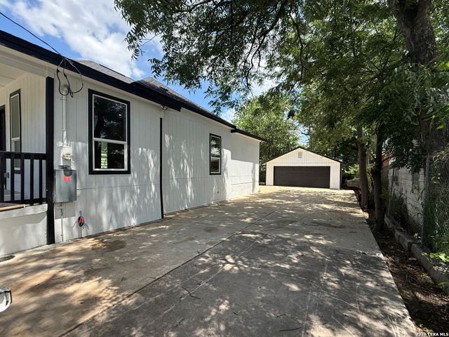 1719 W Houston, San Antonio, TX 78207