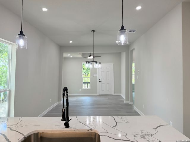 1719 W Houston, San Antonio, TX 78207