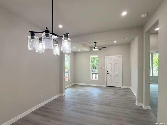 1719 W Houston, San Antonio, TX 78207