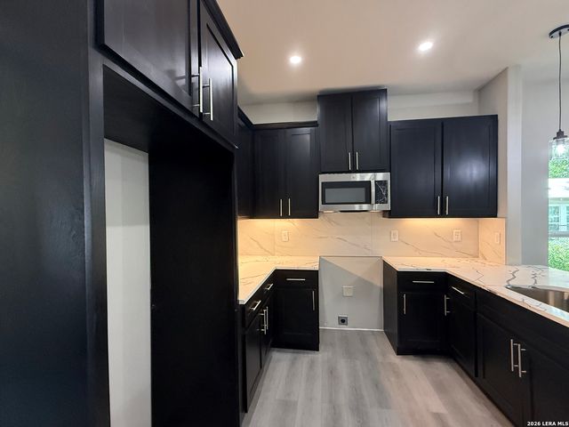 1719 W Houston, San Antonio, TX 78207