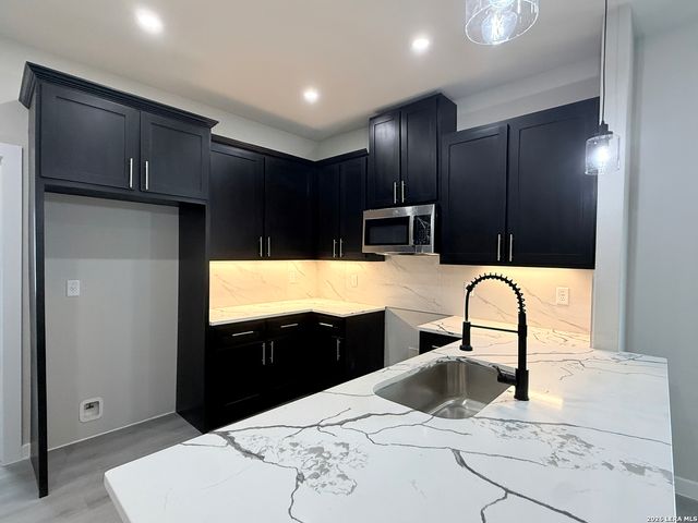1719 W Houston, San Antonio, TX 78207