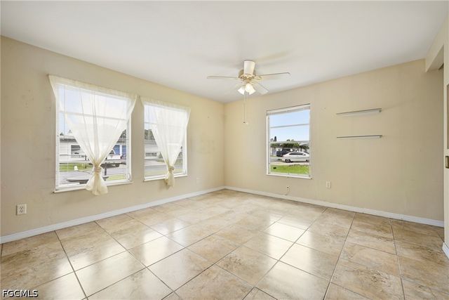 8 Tangerine CT, Lehigh Acres, FL 33936