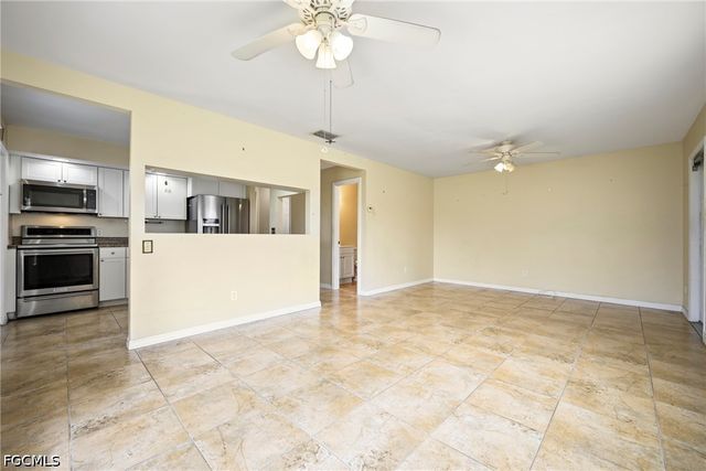 8 Tangerine CT, Lehigh Acres, FL 33936