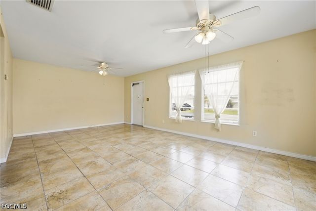 8 Tangerine CT, Lehigh Acres, FL 33936
