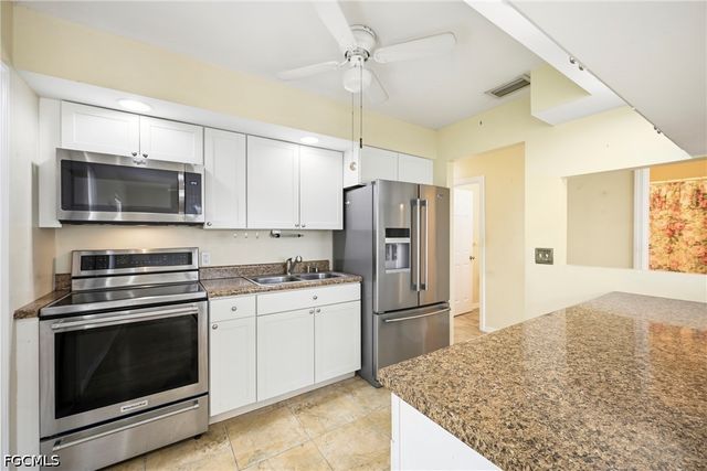 8 Tangerine CT, Lehigh Acres, FL 33936