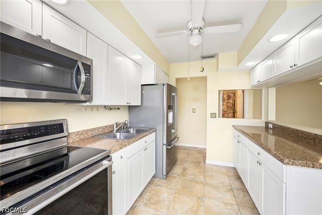 8 Tangerine CT, Lehigh Acres, FL 33936
