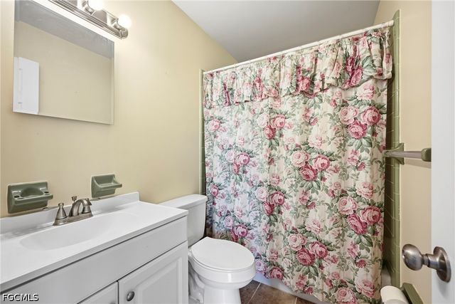 8 Tangerine CT, Lehigh Acres, FL 33936
