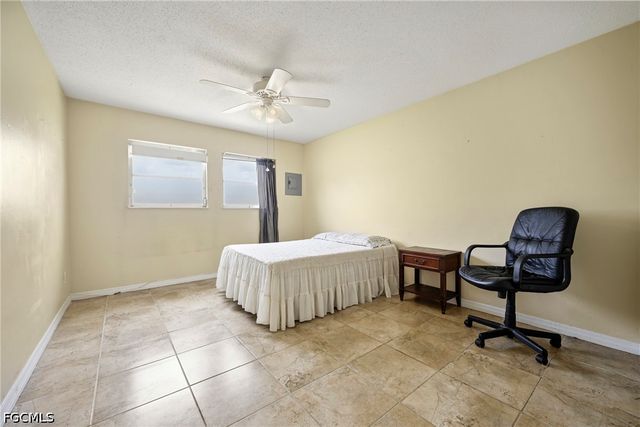 8 Tangerine CT, Lehigh Acres, FL 33936