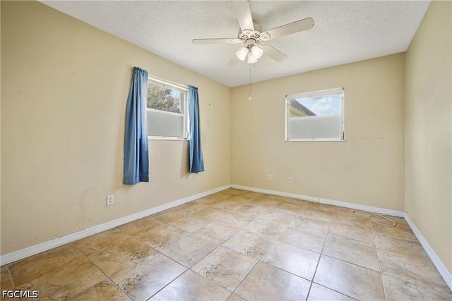 8 Tangerine CT, Lehigh Acres, FL 33936