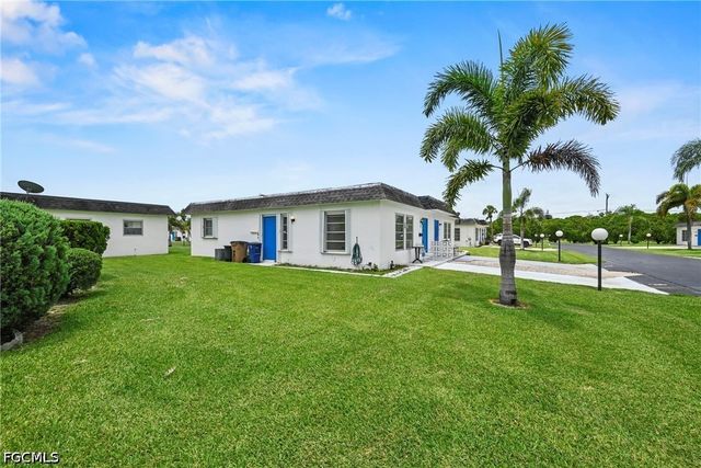 8 Tangerine CT, Lehigh Acres, FL 33936