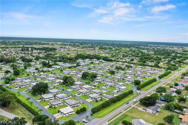 8 Tangerine CT, Lehigh Acres, FL 33936