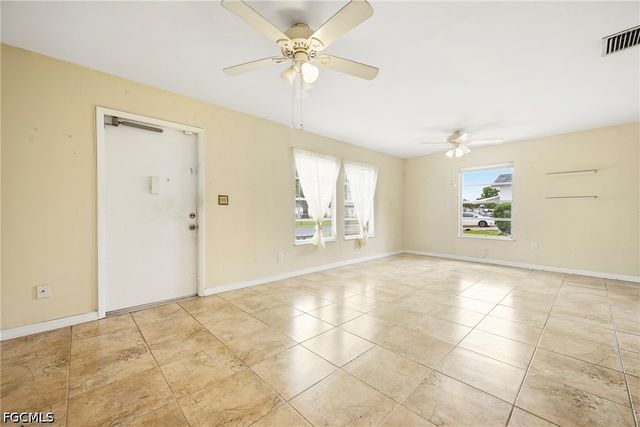 8 Tangerine CT, Lehigh Acres, FL 33936