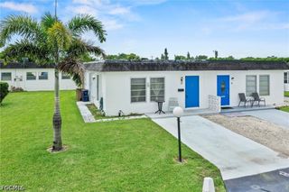 8 Tangerine CT, Lehigh Acres, FL 33936