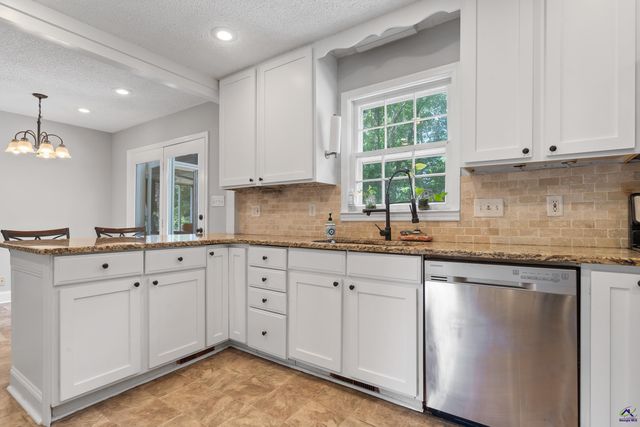 1418 Craddock Way, Macon, GA 31210