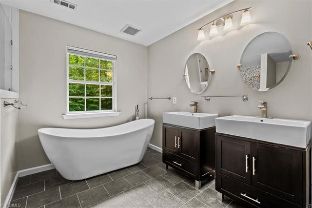 9002 Hill N Dale Drive, Kernersville, NC 27284