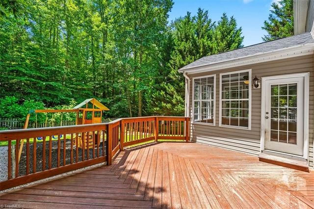 9002 Hill N Dale Drive, Kernersville, NC 27284