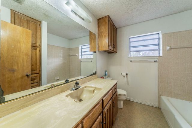 1202 Panorama Loop, Waxahachie, TX 75165