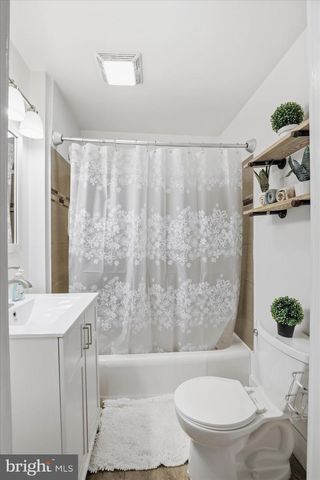 433 ELWYN TER, Manheim, PA 17545