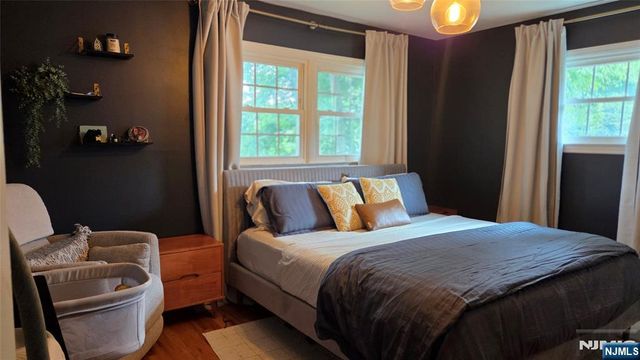 48 Knolls Road, Bloomingdale, NJ 07403