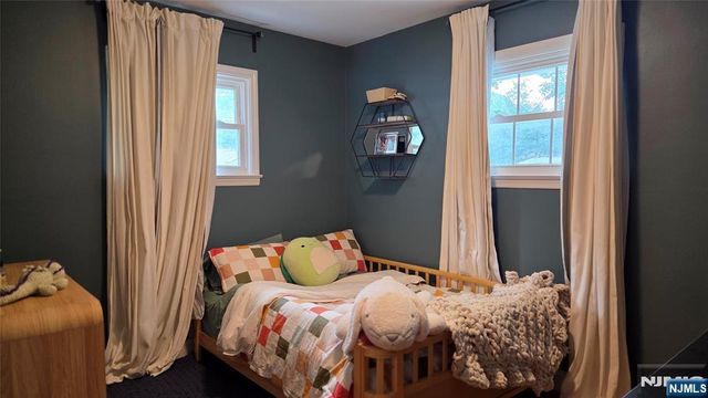48 Knolls Road, Bloomingdale, NJ 07403