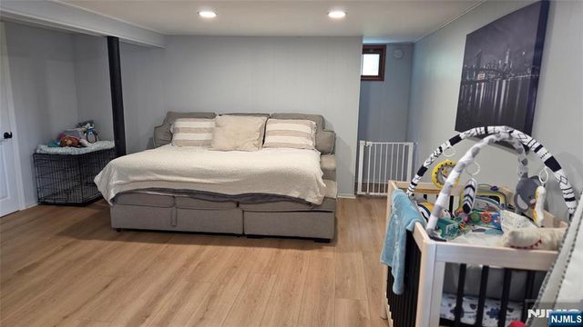 48 Knolls Road, Bloomingdale, NJ 07403