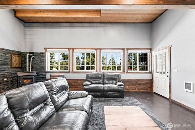 130 Horse Heaven Road, Cle Elum, WA 98922