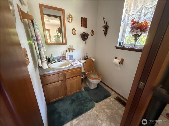 82 NE Miller Road, Belfair, WA 98528