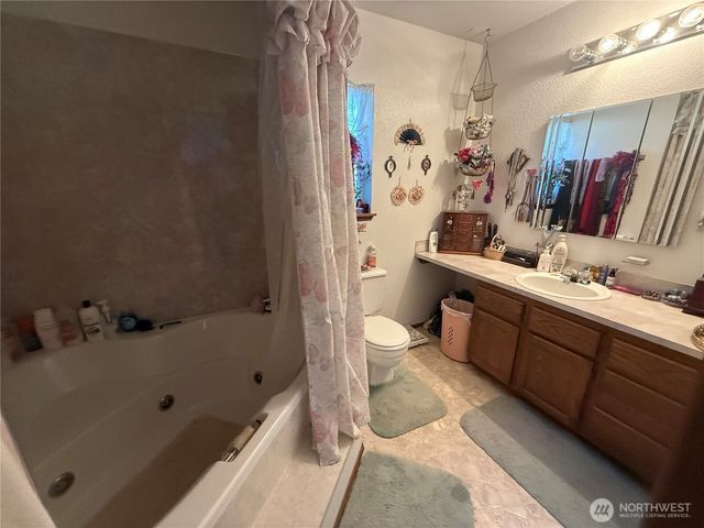 82 NE Miller Road, Belfair, WA 98528