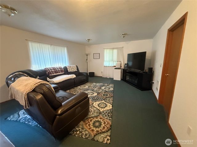 82 NE Miller Road, Belfair, WA 98528