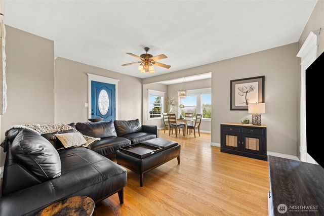 1106 Sumner Lane, Everett, WA 98203