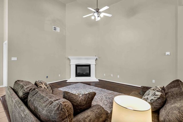 2649 Chadwick Drive, Fort Worth, TX 76131