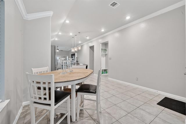 526 Heron Bay Circle, La Porte, TX 77571