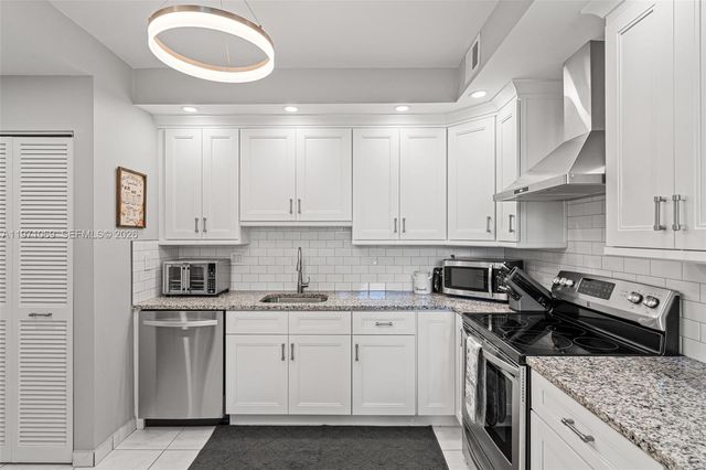 1601 S Ocean Dr 104, Hollywood, FL 33019