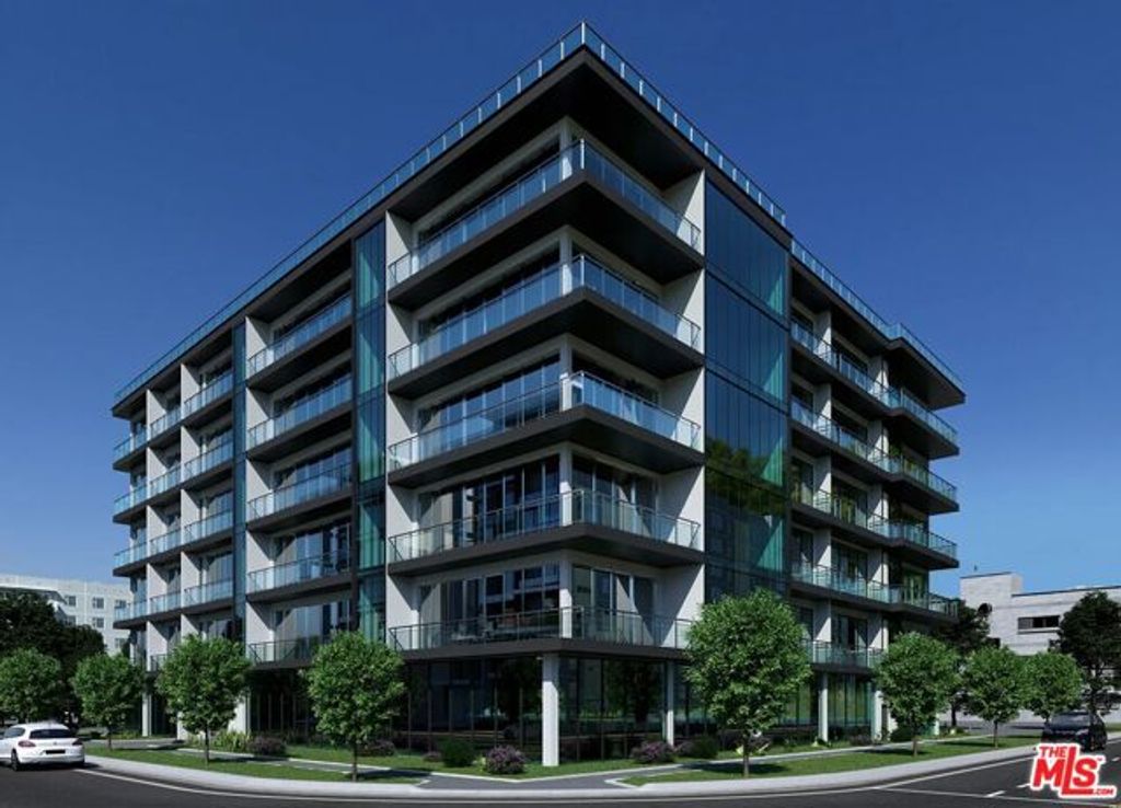 715 S Serrano Avenue, Los Angeles, CA 90005