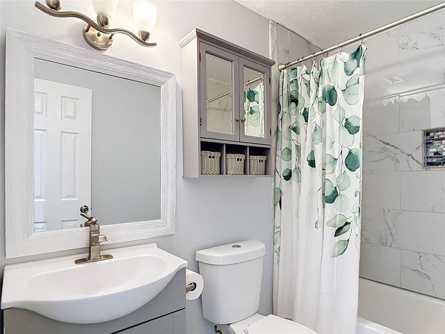 1716 LAKESIDE DRIVE 1714B, Venice, FL 34293