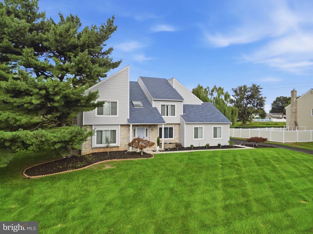 1988 BLUE FOX DRIVE, LANSDALE, PA 19446 — exterior
