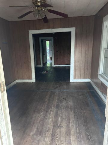 507 King Street, Cuero, TX 77954